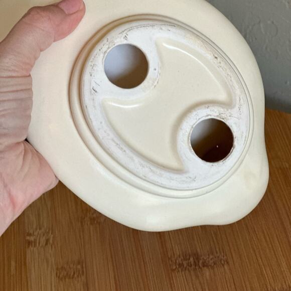 Cream MCM swan hand towel holder vintage decor piece - Picture 3 of 5